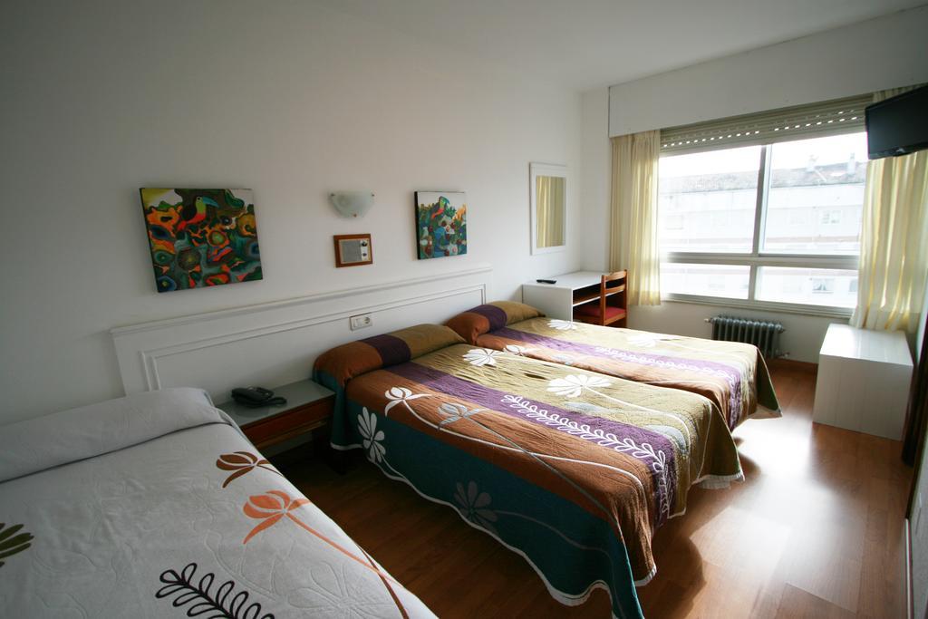 Habitación doble con baño privado - 2 camas y cama supletoria